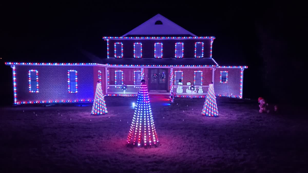 Clearlake Christmas Light Spectacular — full house view